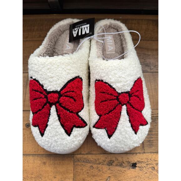 MIA Slippers Womens Size 8 White Red Cozy Faux Fur Bow House Shoes Cozy - Picture 1 of 5